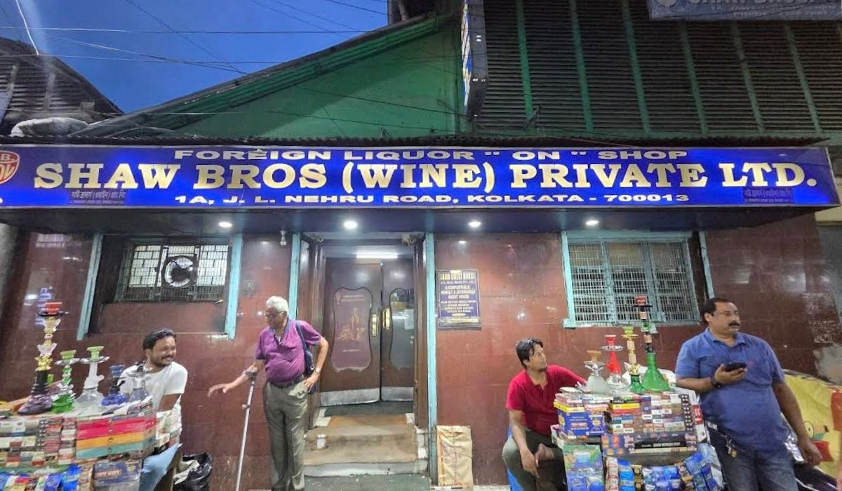 Women Are Not Allowed In This 150-Year-Old Bar In Kolkata; unsobered Finds Out Why
