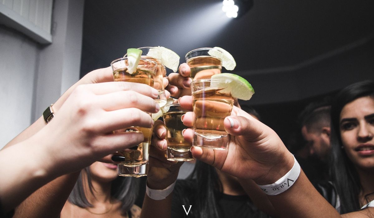 5 Things Girls Should Know Before Ordering Shots On A Night Out