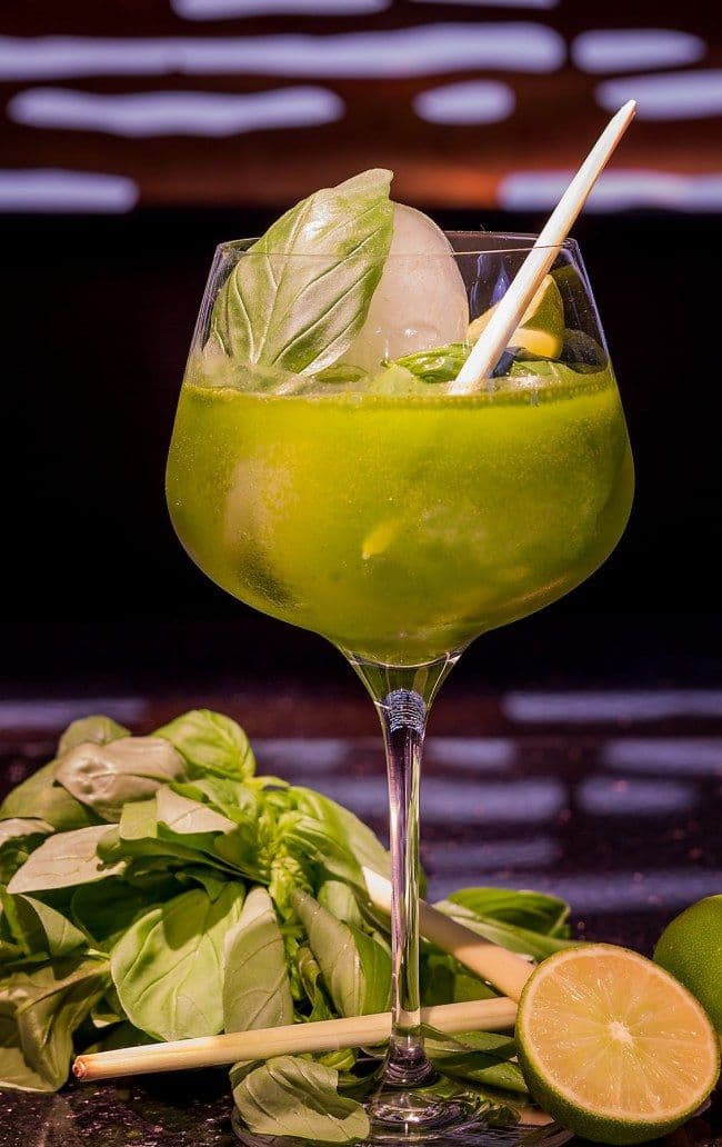 9 Best Cocktail Recipes For A Girls' Night In