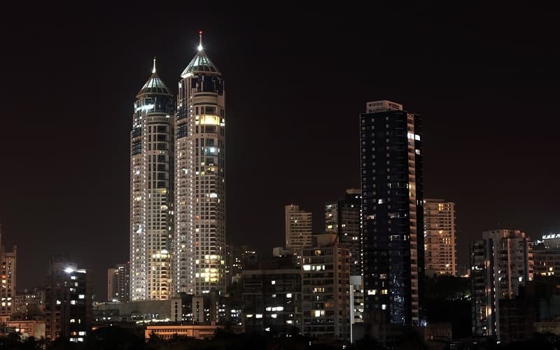 5 Sea Facing Bars In Mumbai That Are Worth Going Broke For