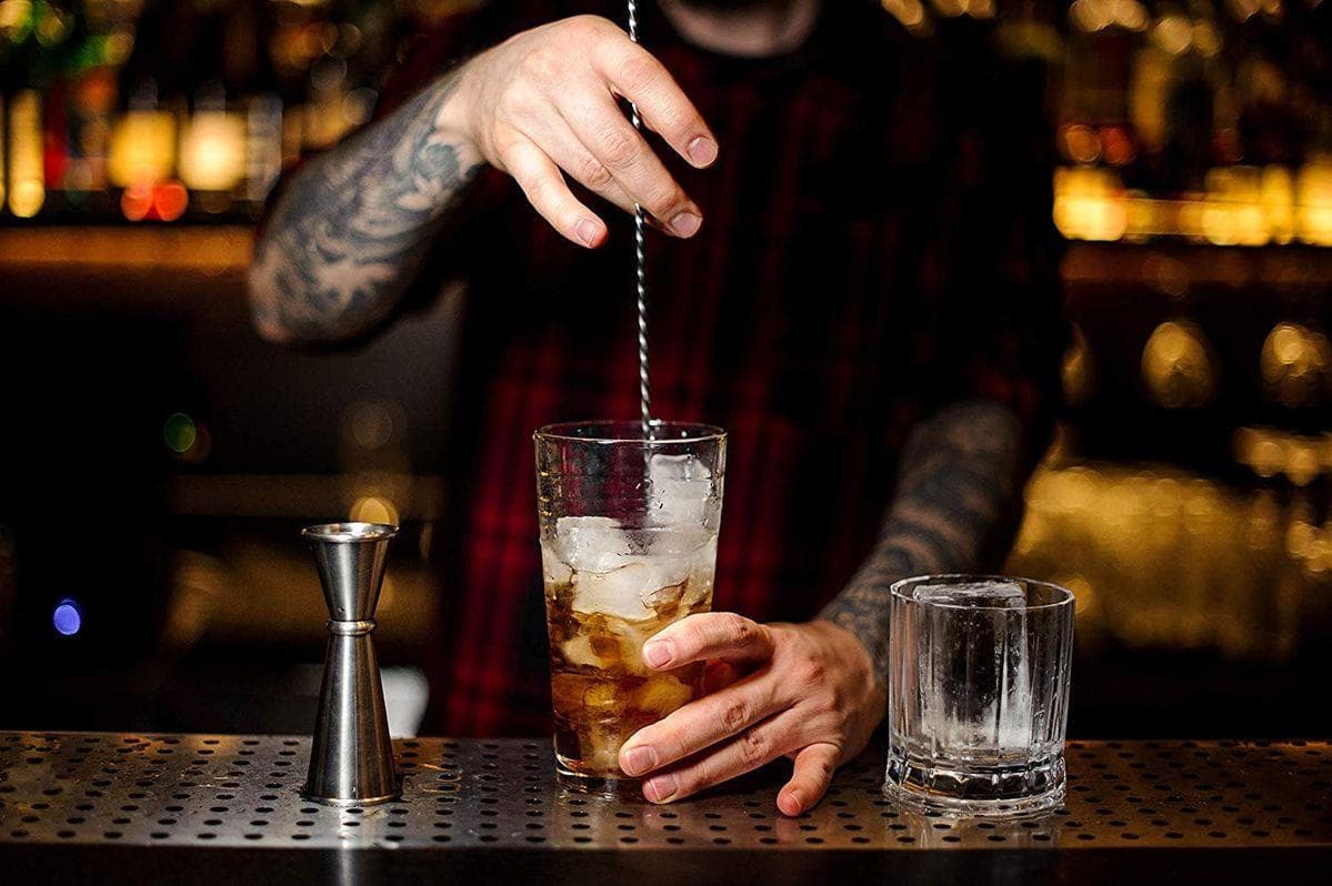 How To Swizzle A Cocktail