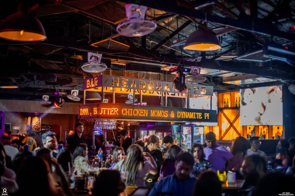 5 Iconic and Affordable Bars to Visit In Delhi