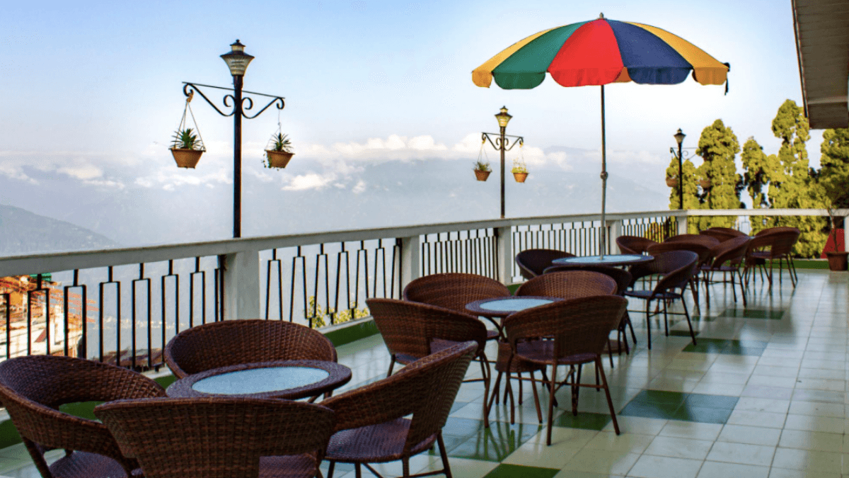 6 Bars In Darjeeling For A Fun Night Out