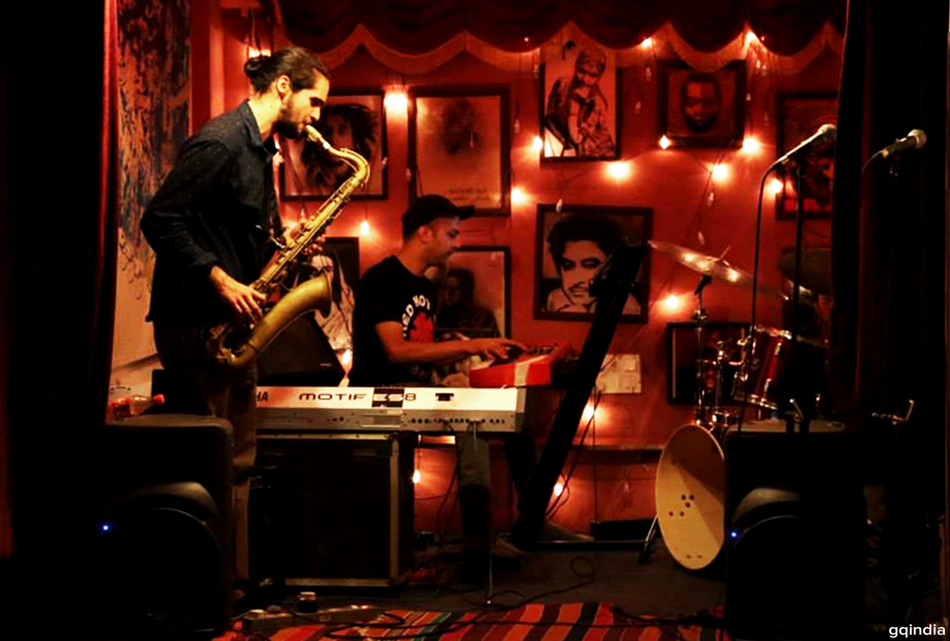 5 Mumbai Bars With Live Music That You Must Visit