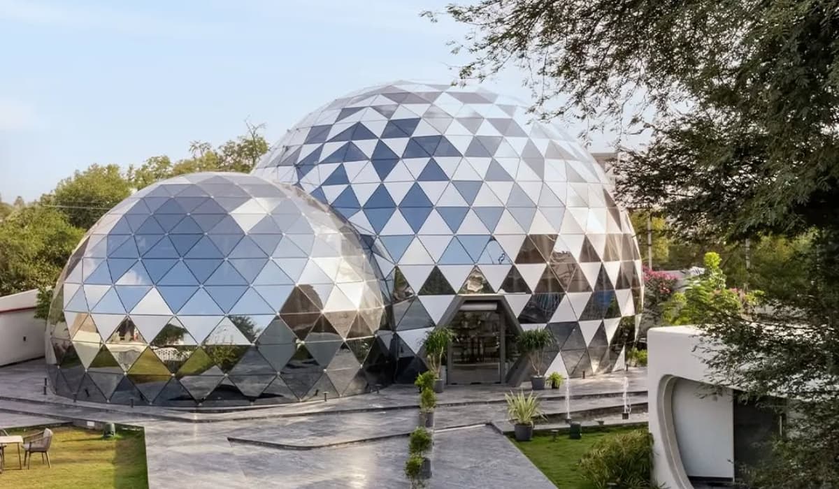 India’s First Glass Dome Restaurant In Udaipur Feels Like Dining On Another Planet!