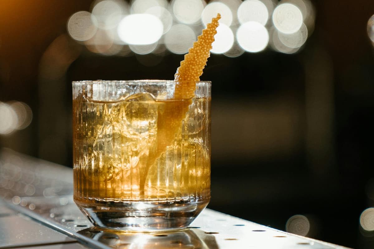 Top Whiskies Under INR 1000 For The Ultimate Boy's Night Out