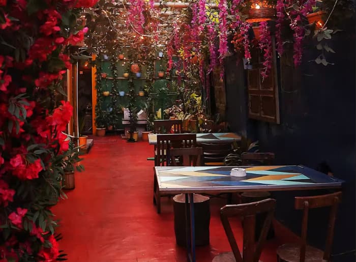 A night out exploring bars and nightlife in Khar, Mumbai, on a ₹2,000 budget ​