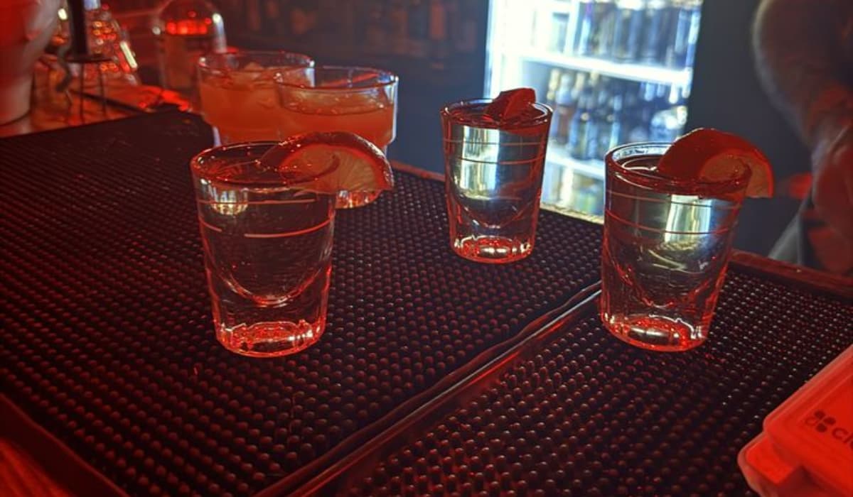 10 Dive Bars In Mumbai That Are Always Packed (And Totally Worth It)