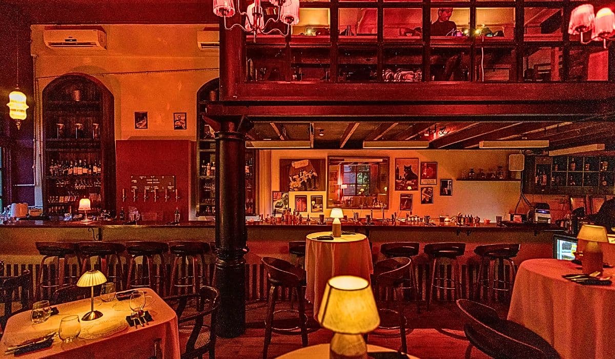 India’s First Traveling Bar Is In Mumbai Till October! Take A Peek Inside