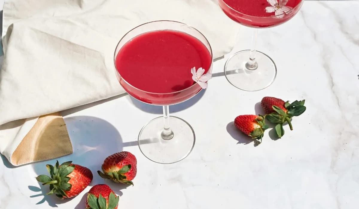The 10 Best Strawberry Cocktails You Need To Try 
