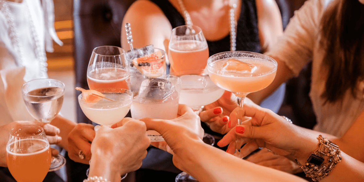 Best Drinks For Girls (Light, Sweet & Easy)