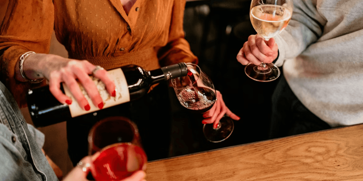 Social Drinking vs Binge Drinking: Key Differences