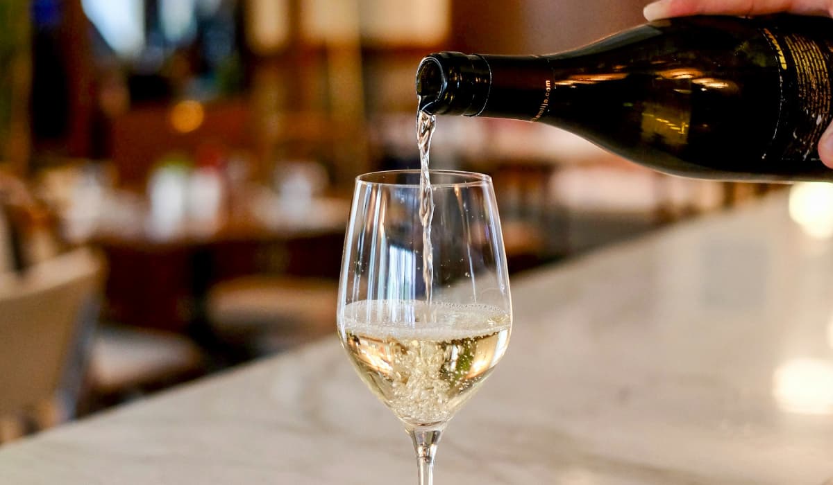 Top 10 Best White Wines Under INR 1000 (2026 List And Guide)