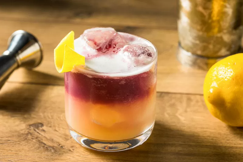 11-Egg-White-Cocktails-That-Taste-Like-a-Dream-_-LoveToKnow.png