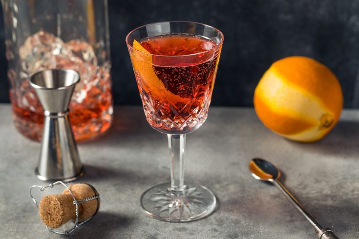 90s-Drinks-Are-Back—and-More-Cocktail-Trends-for-2023-According-to-Bartenders.jpeg