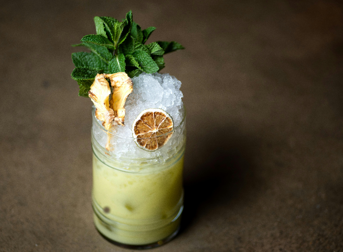 Crushed-ice-in-a-drink.jpg