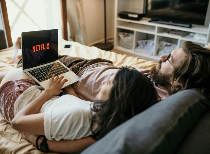 People-watching-content-on-Netflix.jpg
