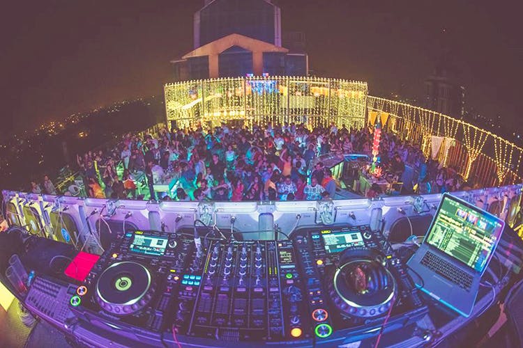 SKYYE-LOUNGE.jpg