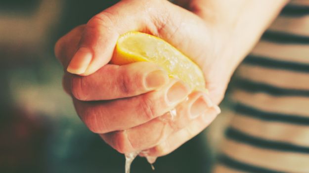 lemon-squeezing-625_625x350_71463482429.jpg