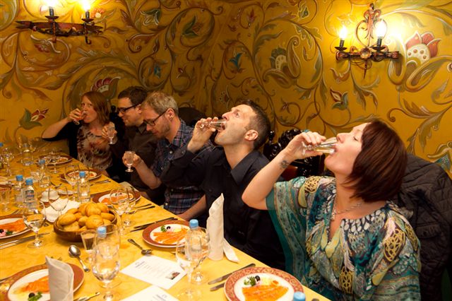 russian-drinking-vodka.jpg