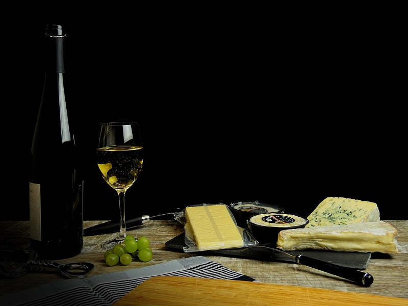 Header image for classic food and alcohol combinations