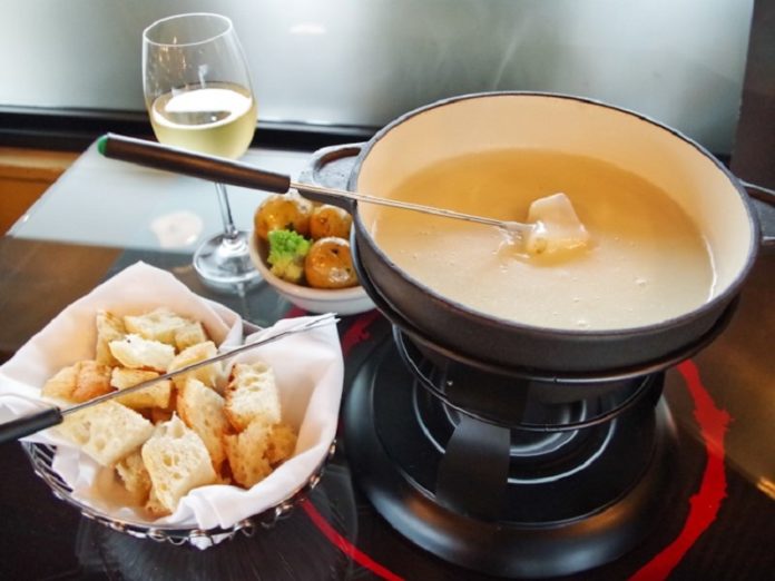 DIY: Awesome Alcoholic Fondue Recipes - Unsobered