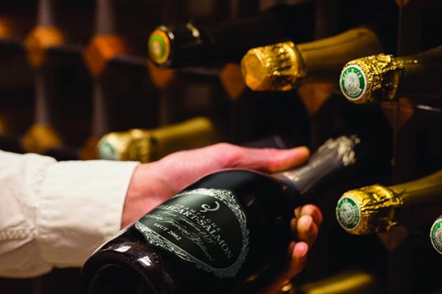 How To Serve And Drink Champagne