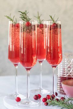 8 Delicious Cranberry Cocktails That’ll Energize You