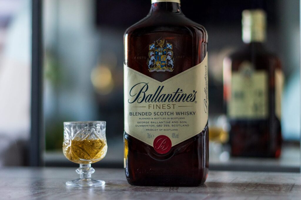 Ballantine’s whisky combines fingerprint malts with a blend of fifty single malts and four single grains, crafting a flavorful adventure