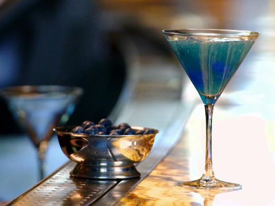 The classic Martini cocktail can be served with a twist by making it a cotton candy cocktail.