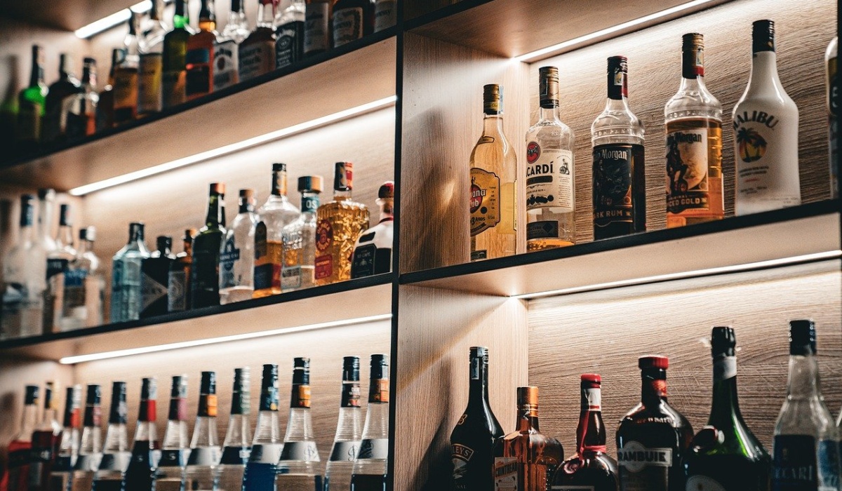 5 Best Liqueurs to Elevate Your Home Bar Experience